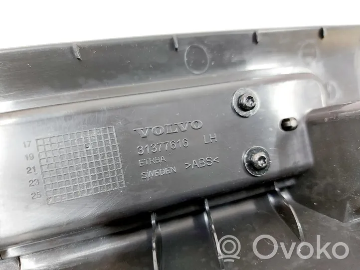 Volvo S90, V90 Sivuhelman/astinlaudan suoja 31377616