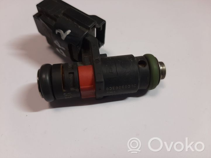 Volkswagen Polo V 6R Injecteur de carburant 03E906031C