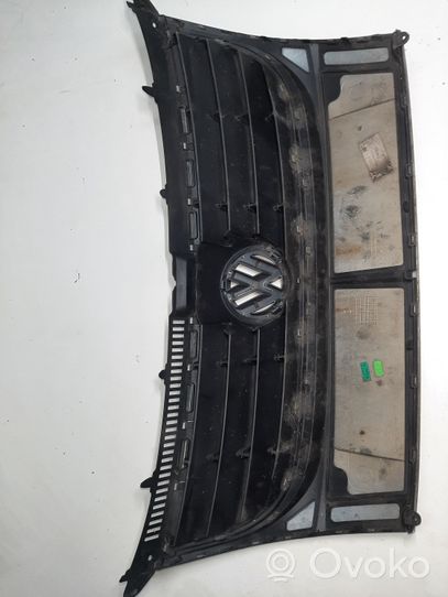 Volkswagen Touran I Front bumper upper radiator grill 