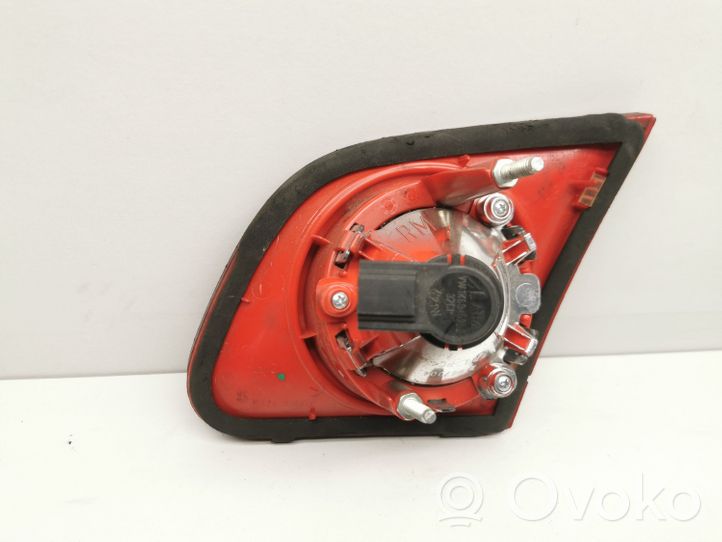 Volkswagen PASSAT B6 Lampy tylnej klapy bagażnika 3C5945093D