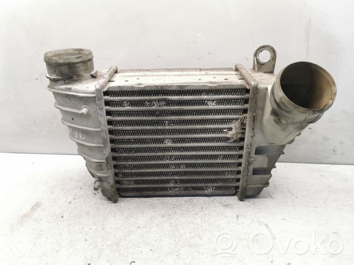 Audi TT Mk1 Välijäähdyttimen jäähdytin 8L9145806B