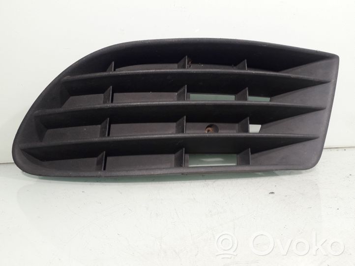 Volkswagen Golf Plus Etupuskurin alempi jäähdytinsäleikkö 5M0853666