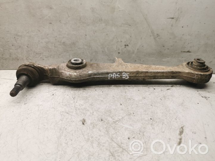 Volkswagen PASSAT B5.5 Braccio di controllo sospensione anteriore 4B3407155A