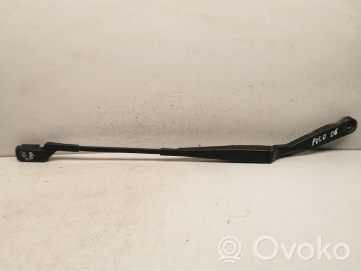 Volkswagen Polo IV 9N3 Braccio della spazzola tergicristallo anteriore 6Q2955410C