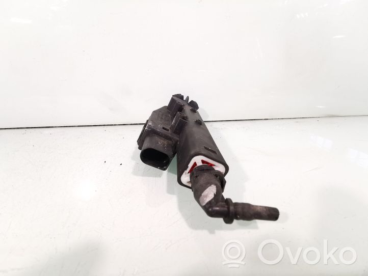 Audi A8 S8 D3 4E Ugello a spruzzo lavavetri per faro 4E0955966A