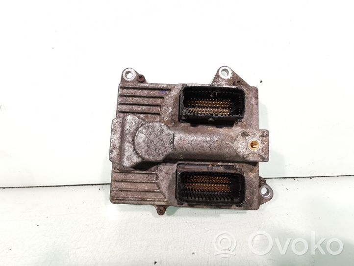 Opel Zafira B Calculateur moteur ECU 55562443