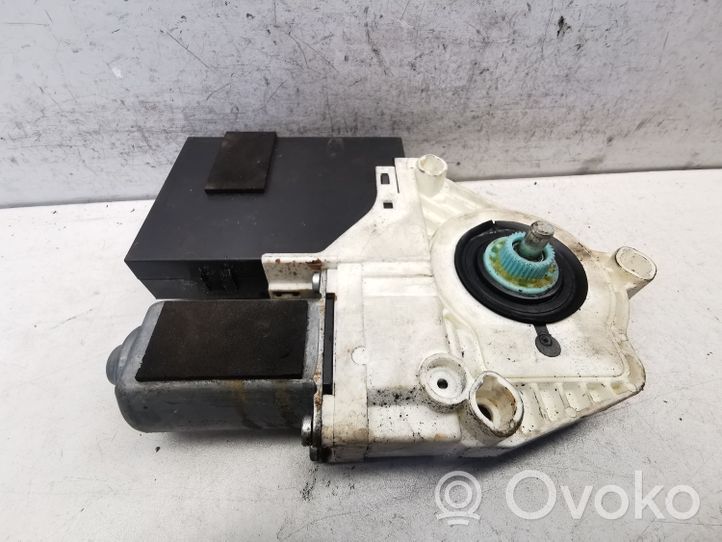 Volvo C70 Front door window regulator motor 30773298AA