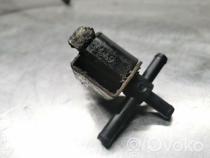 Audi TT Mk1 Zawór podciśnienia / Elektrozawór turbiny 058906283C