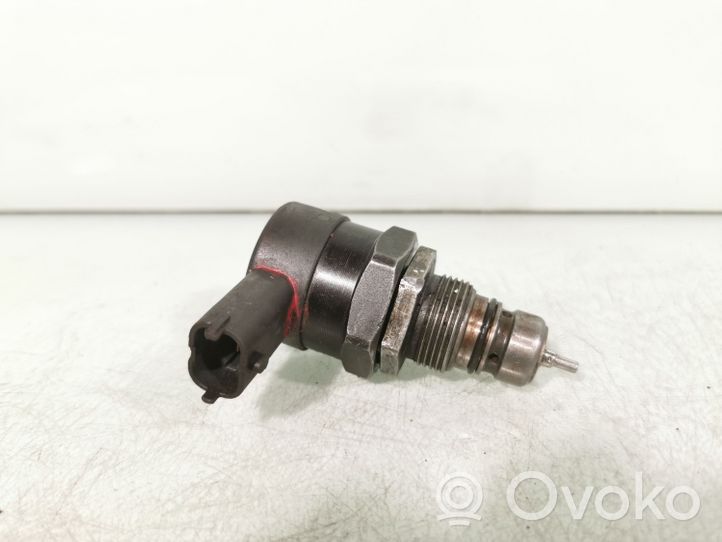 Opel Astra H Fuel pressure regulator 0281002507