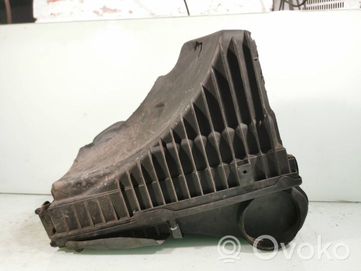 Volkswagen Touareg I Air filter box 7L0128607