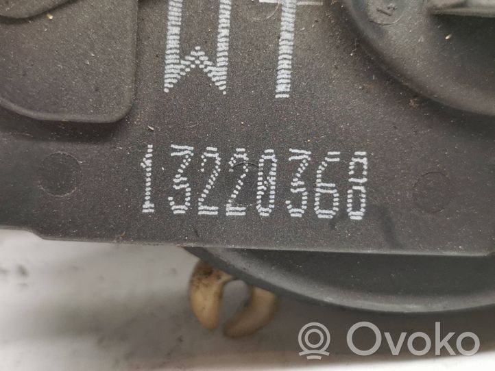 Opel Astra H Zamek drzwi przednich 13220368