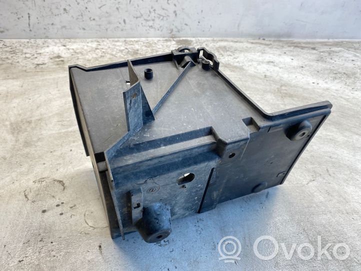 Volvo V50 Support boîte de batterie 30667941