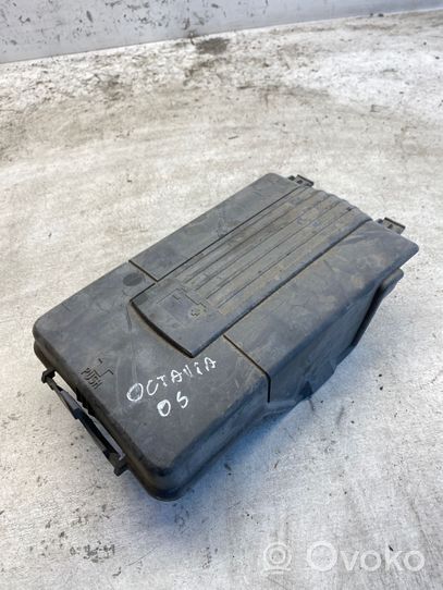 Skoda Octavia Mk2 (1Z) Coperchio/tappo della scatola vassoio della batteria 1k0915443c