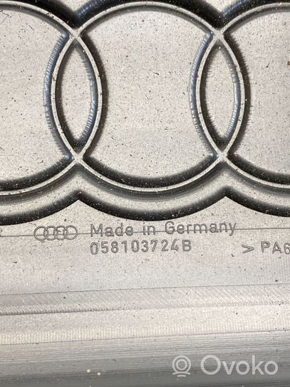 Audi A4 S4 B5 8D Variklio dangtis (apdaila) 058103724b