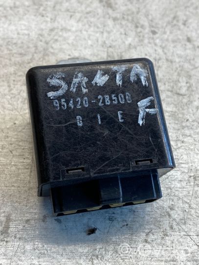 Hyundai Santa Fe Window wiper relay 954202b500