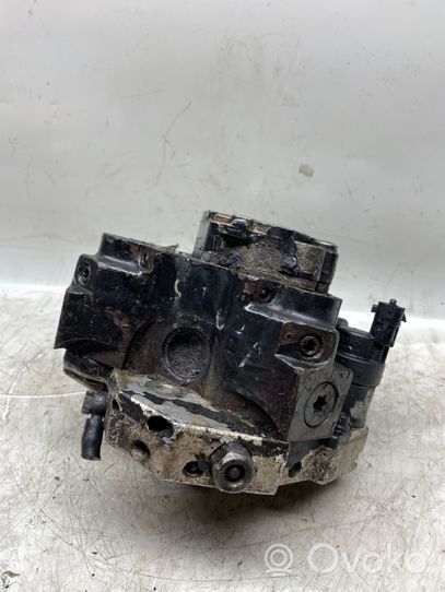 Volvo V70 Polttoaineen ruiskutuksen suurpainepumppu 8689590