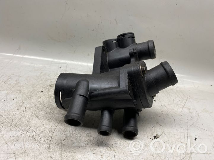 Volkswagen Golf IV Termostat / Obudowa termostatu 032121111