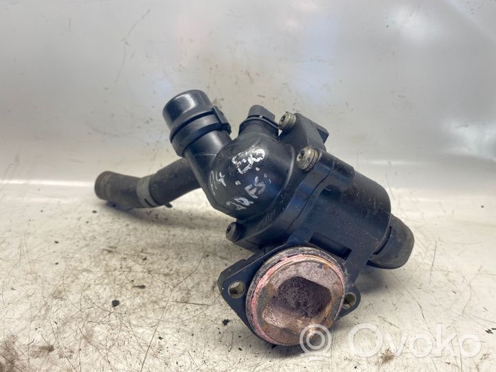 Audi A4 S4 B6 8E 8H Termostaatin kotelo 06b121111f