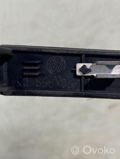 Volkswagen Golf V Radion/GPS-laitteen pääyksikön kehys 1k0858069