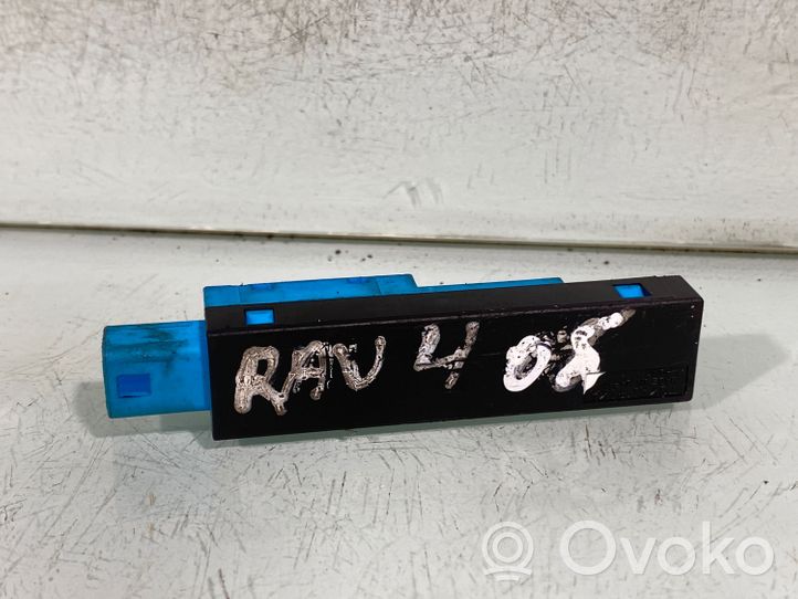 Toyota RAV 4 (XA30) Wzmacniacz anteny 52304