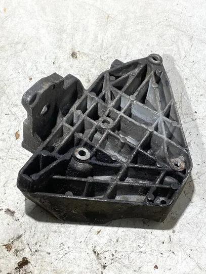 Audi A4 S4 B7 8E 8H Staffa di montaggio del compressore dell’A/C 08b260885d