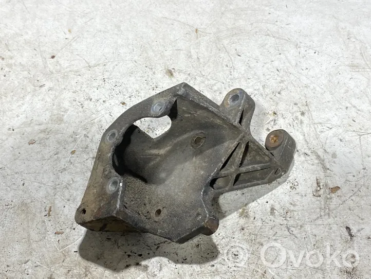 Volkswagen Golf III Support de pompe de direction assistée 028145523c