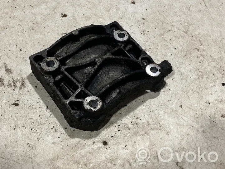 Honda Accord Soporte del alternador 