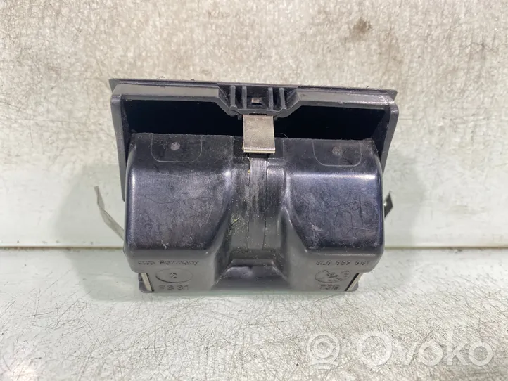 Audi A3 S3 8L Peleninė panelėje 8l0857961