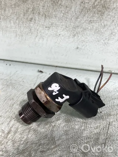 BMW 3 E46 Fuel pressure sensor 0281002437