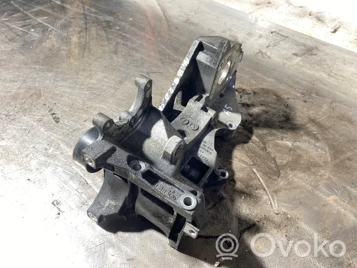 Audi A5 8T 8F Support de générateur / alternateur 03l903143h