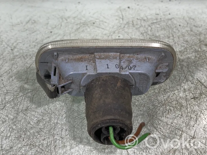 Audi A4 S4 B7 8E 8H Feu clignotant répétiteur d'aile avant 8e0949127