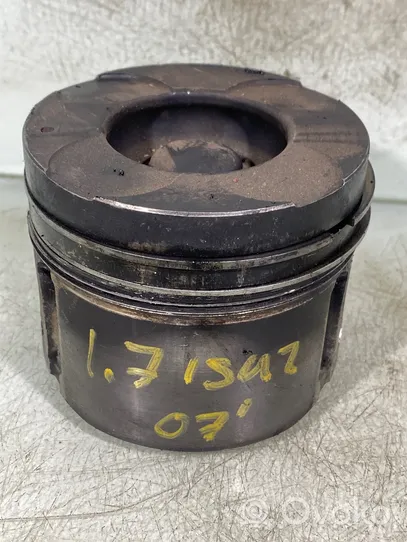 Opel Astra H Piston P885