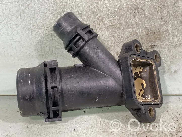 BMW X3 E83 Tuyau de liquide de refroidissement moteur 11122247744