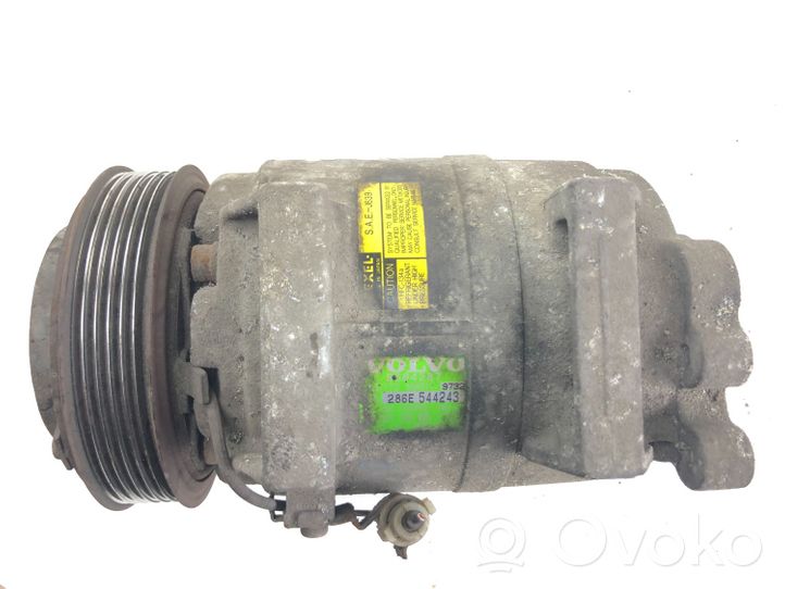 Volvo V70 Ilmastointilaitteen kompressorin pumppu (A/C) 8684287