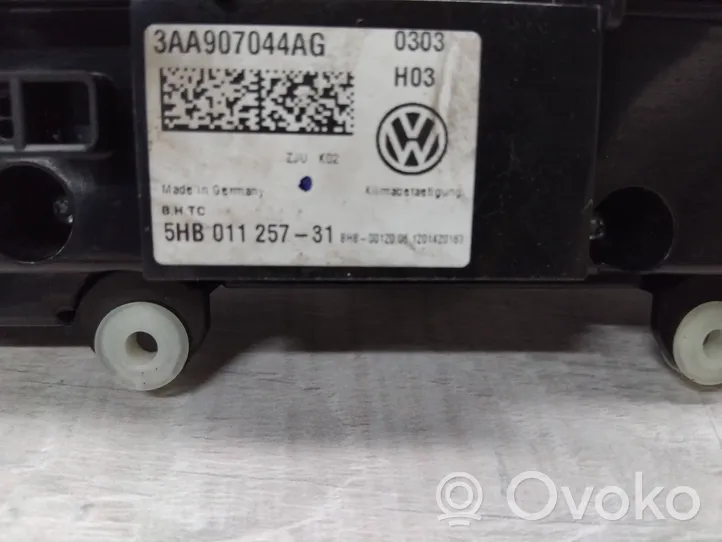 Volkswagen Touran I Panel klimatyzacji 3AA907044AG