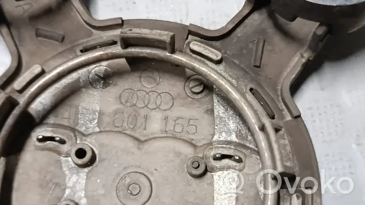 Audi A4 S4 B8 8K Ohjauspyörän mutterin suojakansi 4F0601165