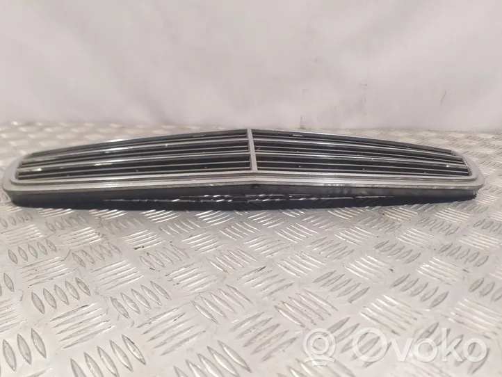 Mercedes-Benz C W203 Grille calandre supérieure de pare-chocs avant a2038800483