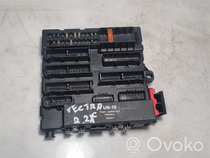 Opel Vectra B Module de fusibles 13125487