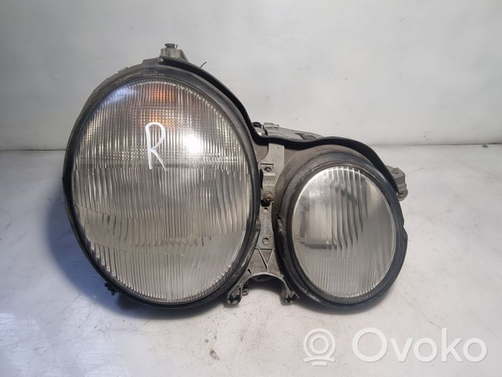 Mercedes-Benz E W210 Lampa przednia 150620RE