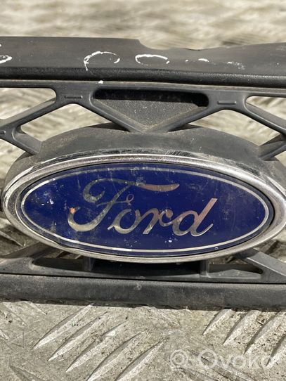 Ford Focus Grotelės priekinės 2M518200