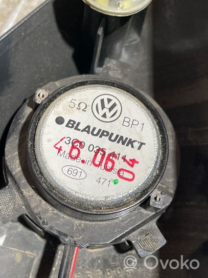 Volkswagen PASSAT B6 Grilles, couvercle de haut-parleur porte avant 3C0837993