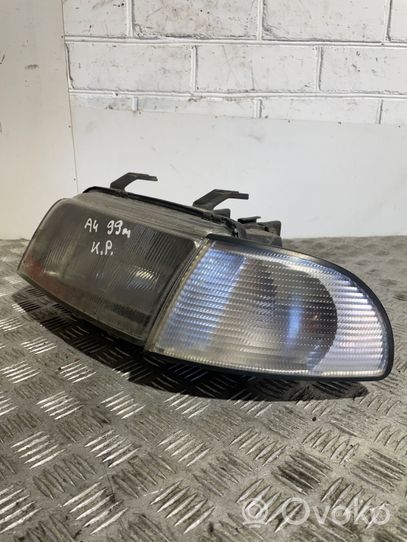 Audi A4 S4 B5 8D Lampa przednia 8D0941003E