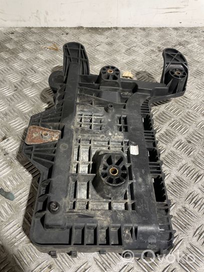 Volkswagen Golf VI Battery tray 1K0915333