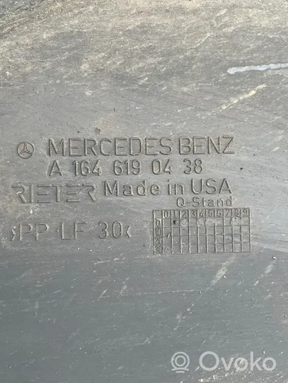 Mercedes-Benz ML W164 Doublure de caisse et protecteur de panneau arrière A1646190438