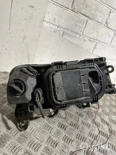 Audi A6 S6 C6 4F Lampa przednia 160135