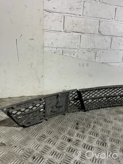 BMW 5 E60 E61 Grille inférieure de pare-chocs avant 7178098