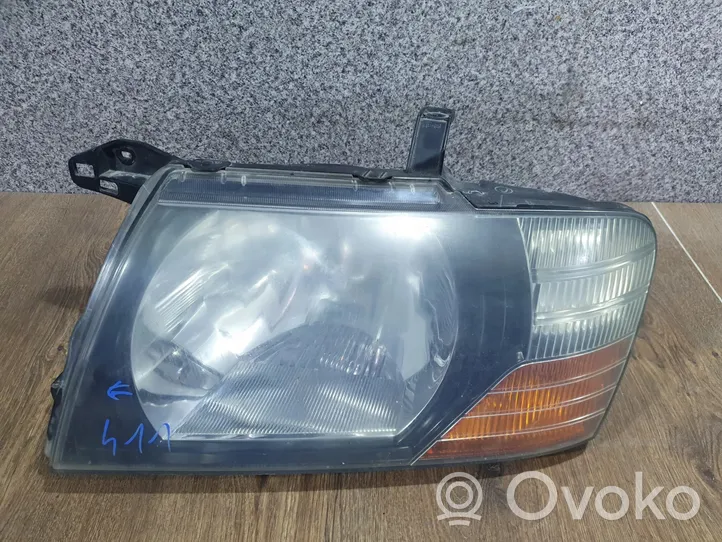 Mitsubishi Pajero Lampa przednia 