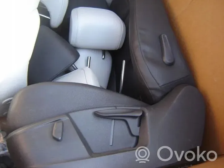 Volkswagen Tiguan Seat set 