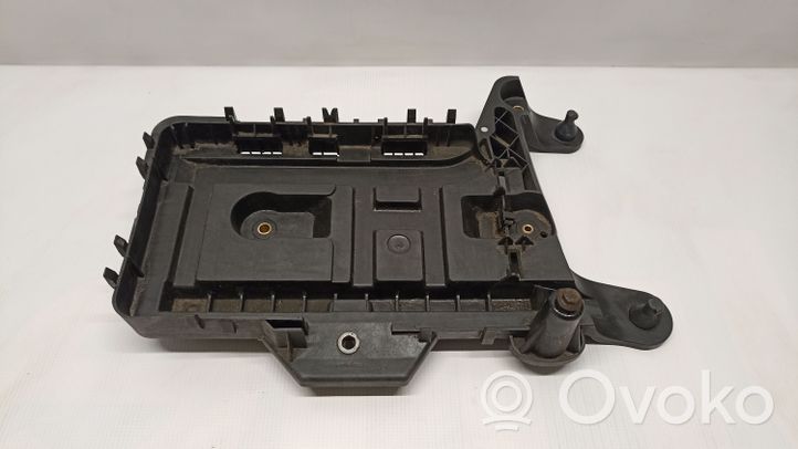 Volkswagen Golf VI Vassoio batteria 1K0915333