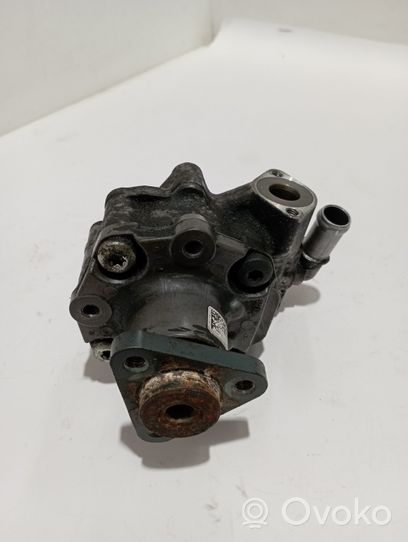 Volkswagen Golf VI Power steering pump 4F0145156C